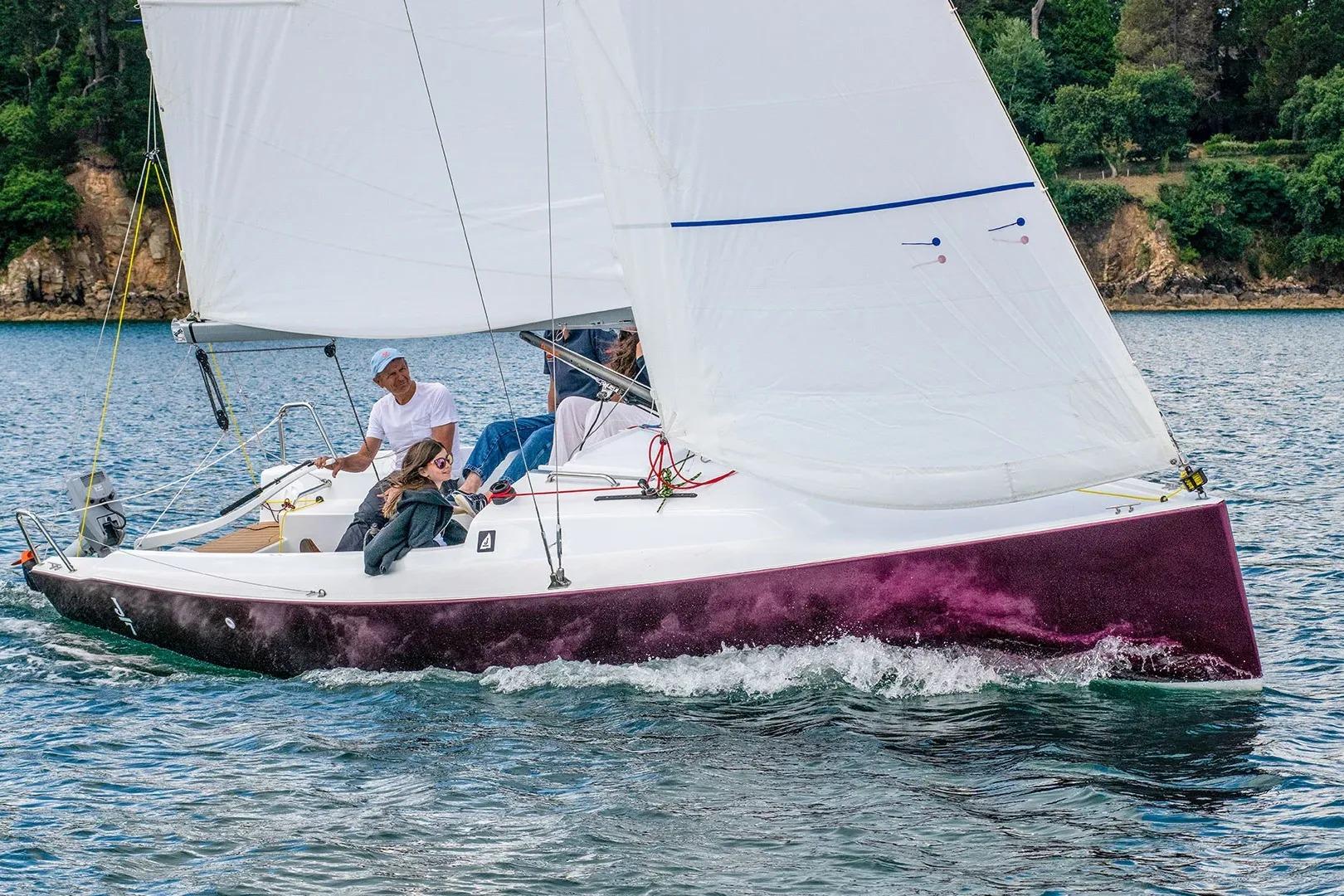2025 J-Composites J 7 Daysailer