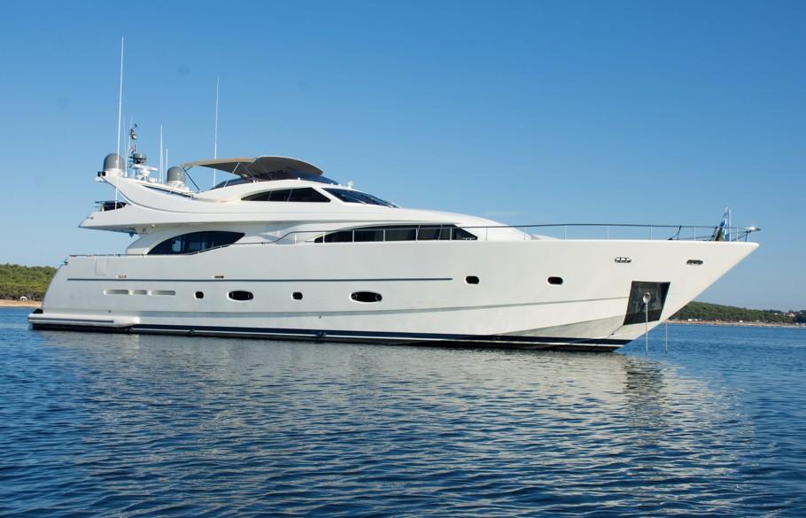 2005 Ferretti Yachts Custom Line 94