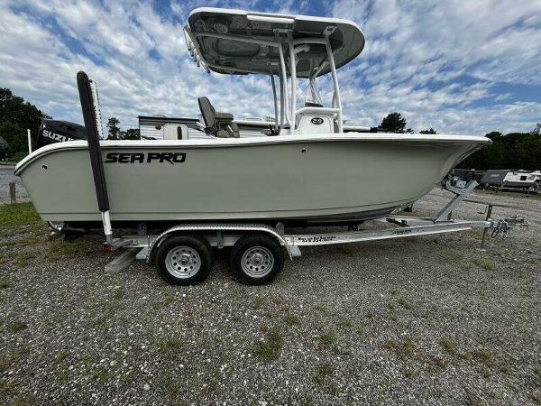 2022 Sea Pro 219 Center Console