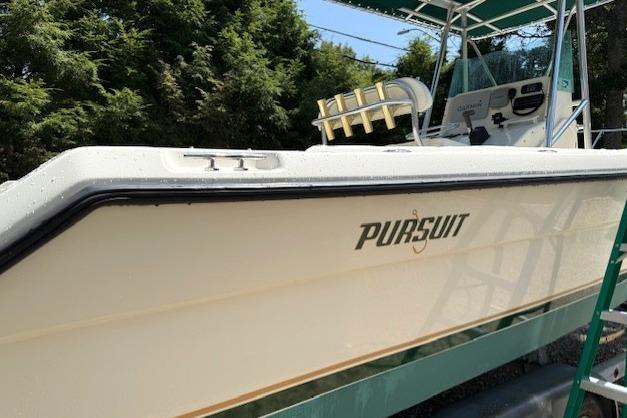 2001 Pursuit 2470 Center Console
