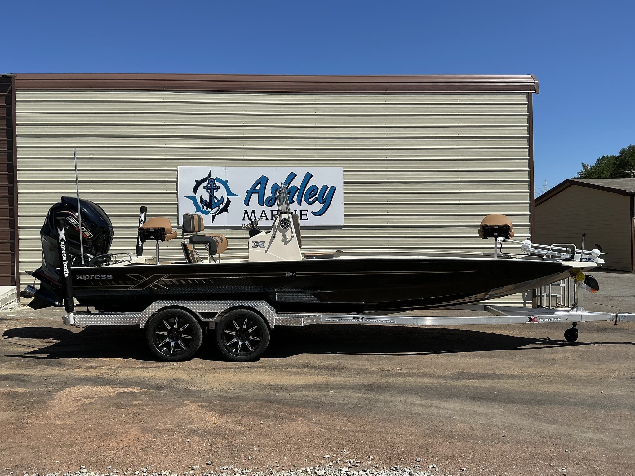 2026 Xpress Hyper-Lift Bay Series H24 BAY