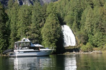 1989 Ocean Alexander 420 Cockpit Motor Yacht