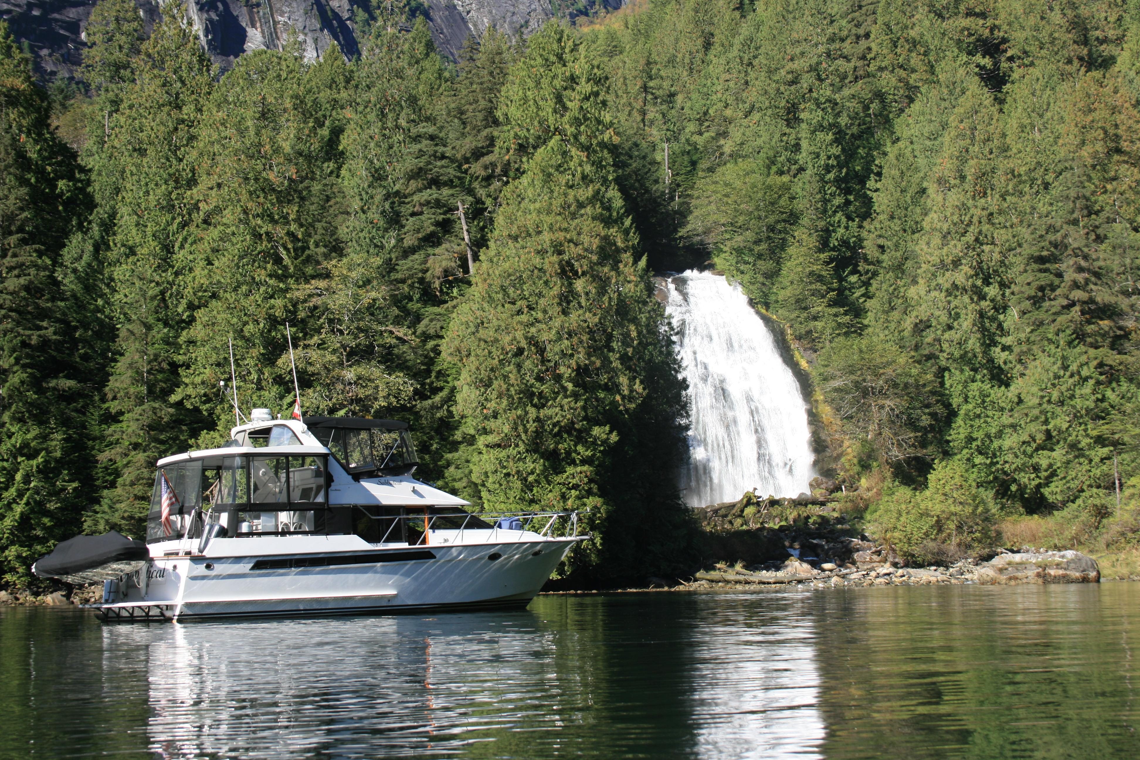1989 Ocean Alexander 420 Cockpit Motor Yacht