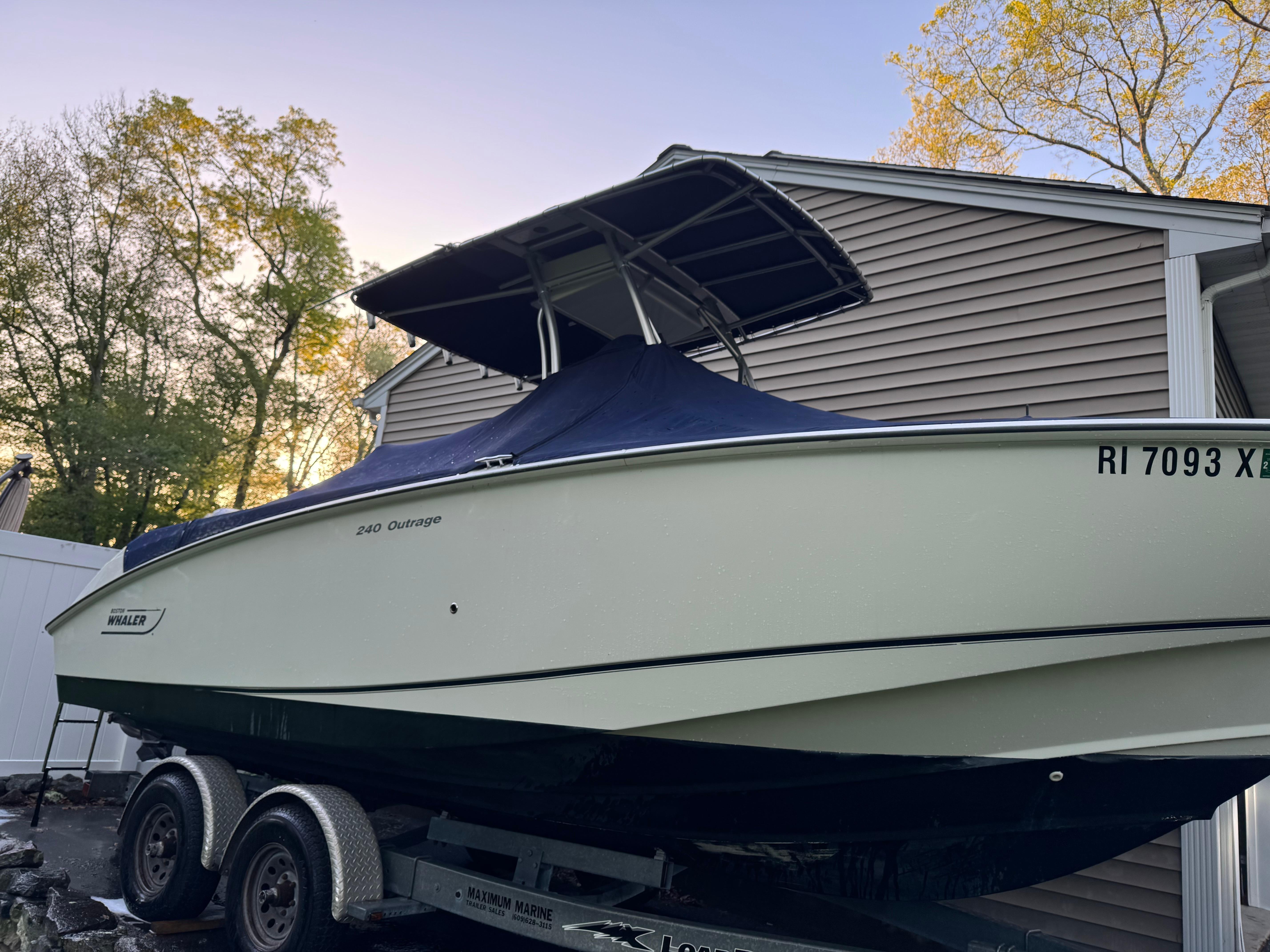 2006 Boston Whaler 240 Outrage