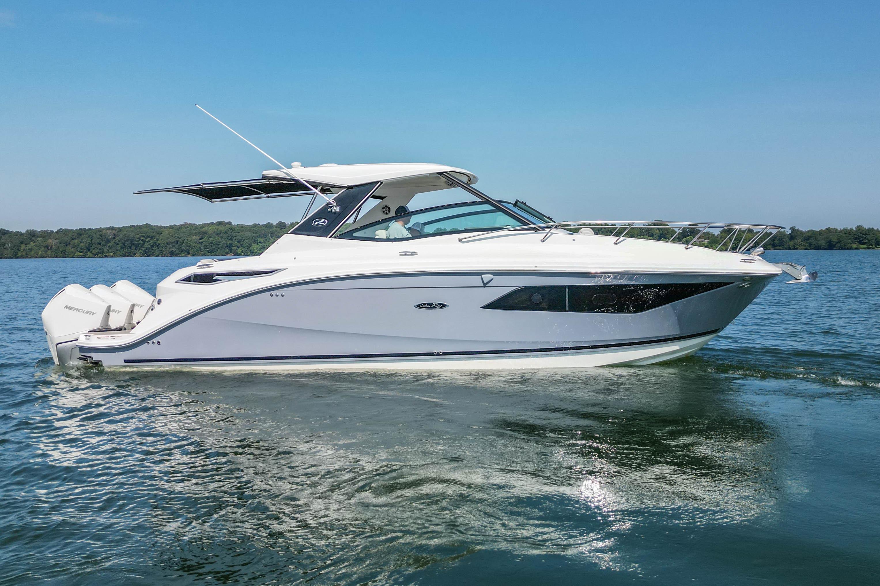 2022 Sea Ray Sundancer 320 Outboard