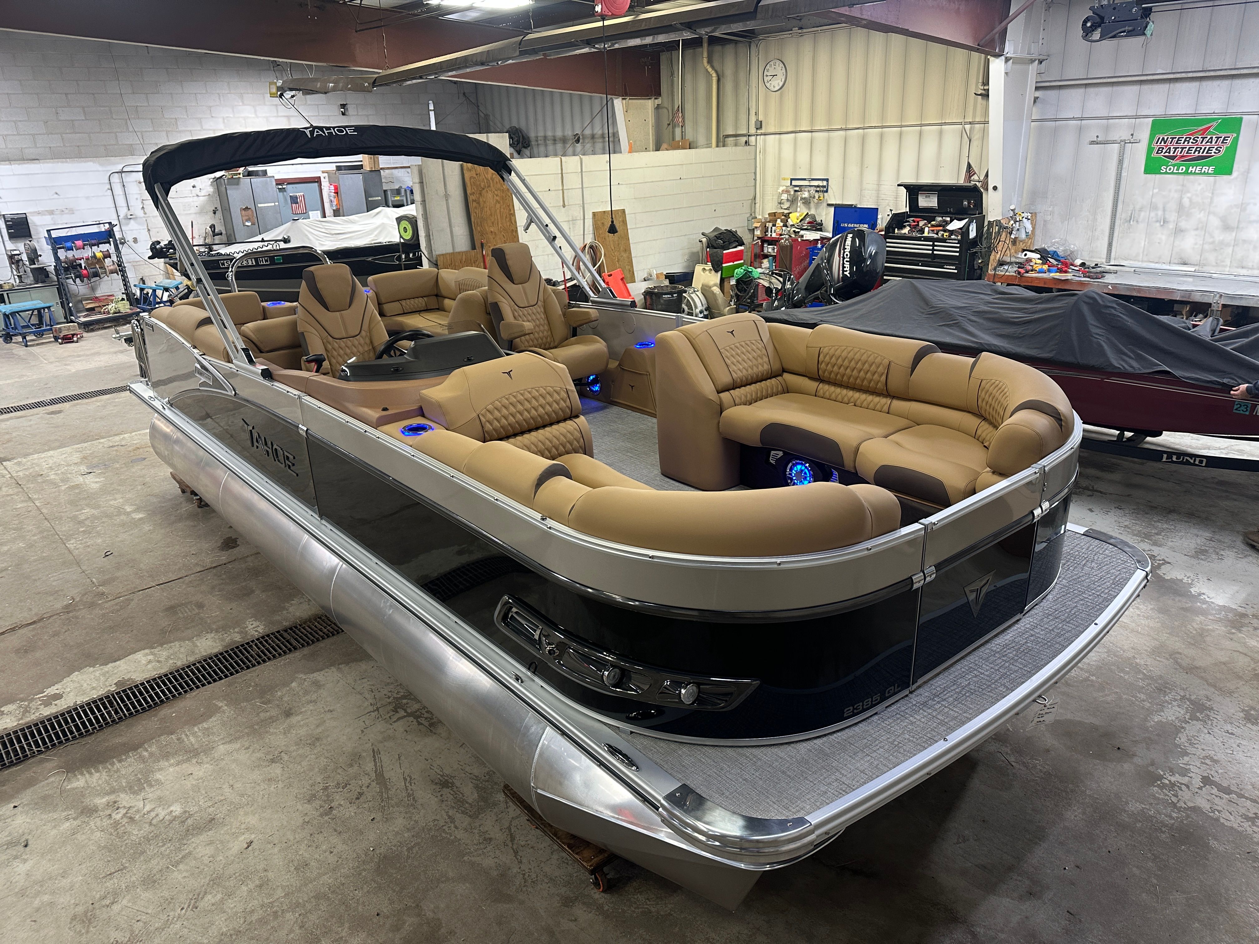 2025 Tahoe Cascade 2385 Quad Lounge & Honda 4-Stroke EFI