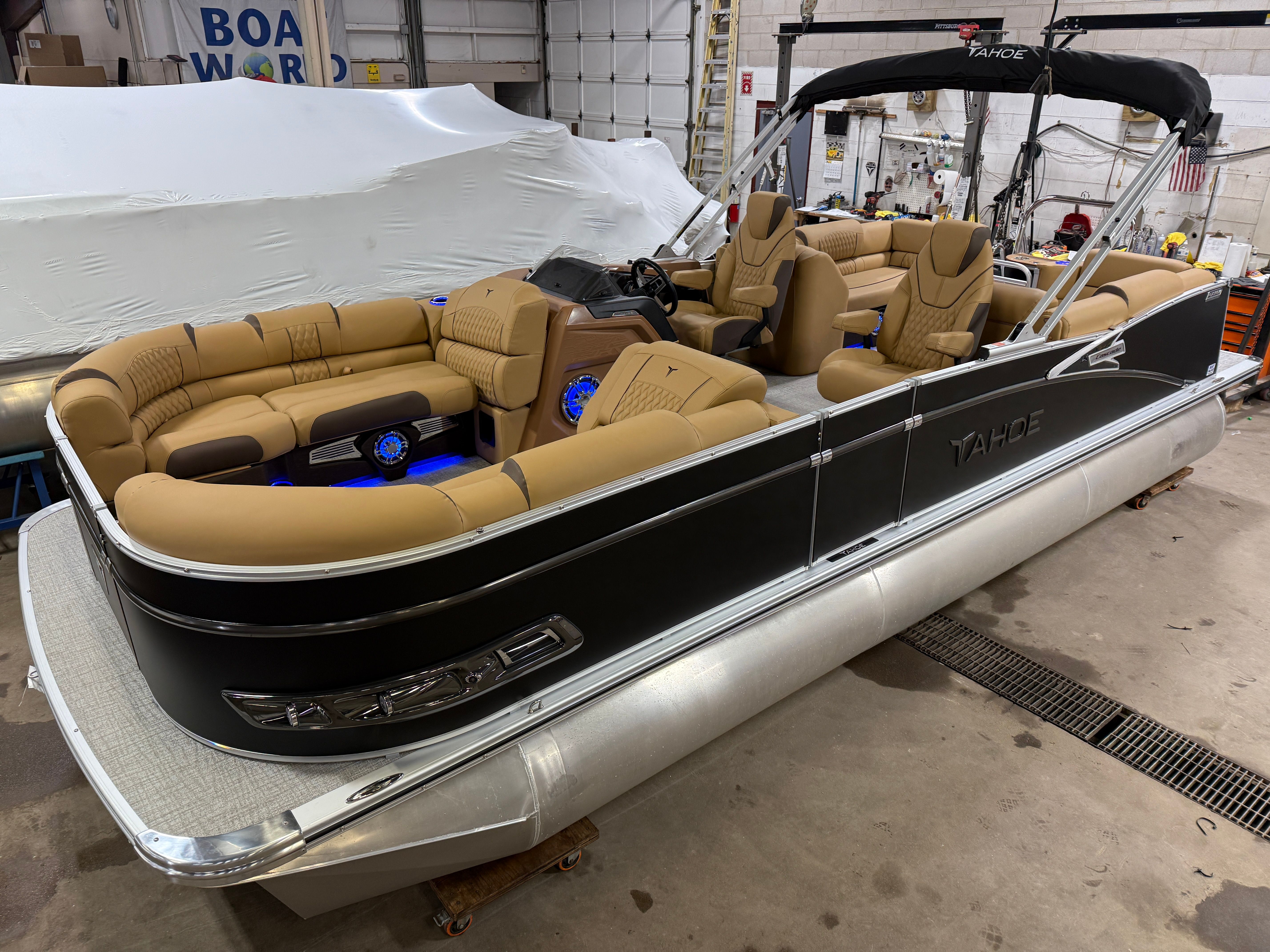 2025 Tahoe Cascade 2385 Quad Lounge & Honda 4-Stroke EFI