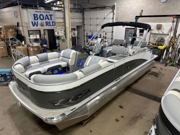 2025 Tahoe Cascade 2385 Quad Lounge Shift Flip & Honda 4-Stroke EFI