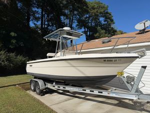 Pursuit 2270 Center Console