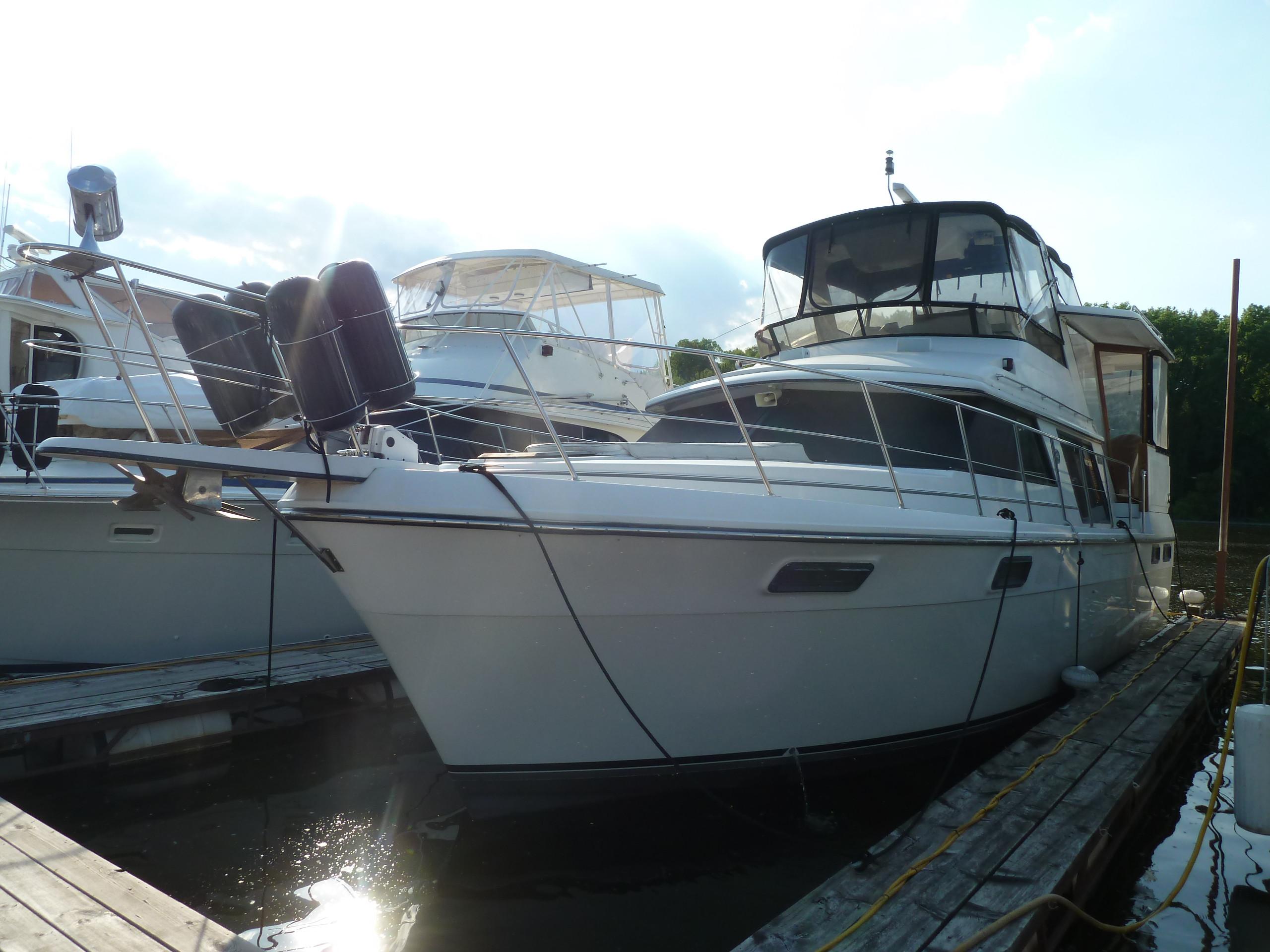 1989 Carver 42 Aft Cabin Motoryacht Red Wing United States