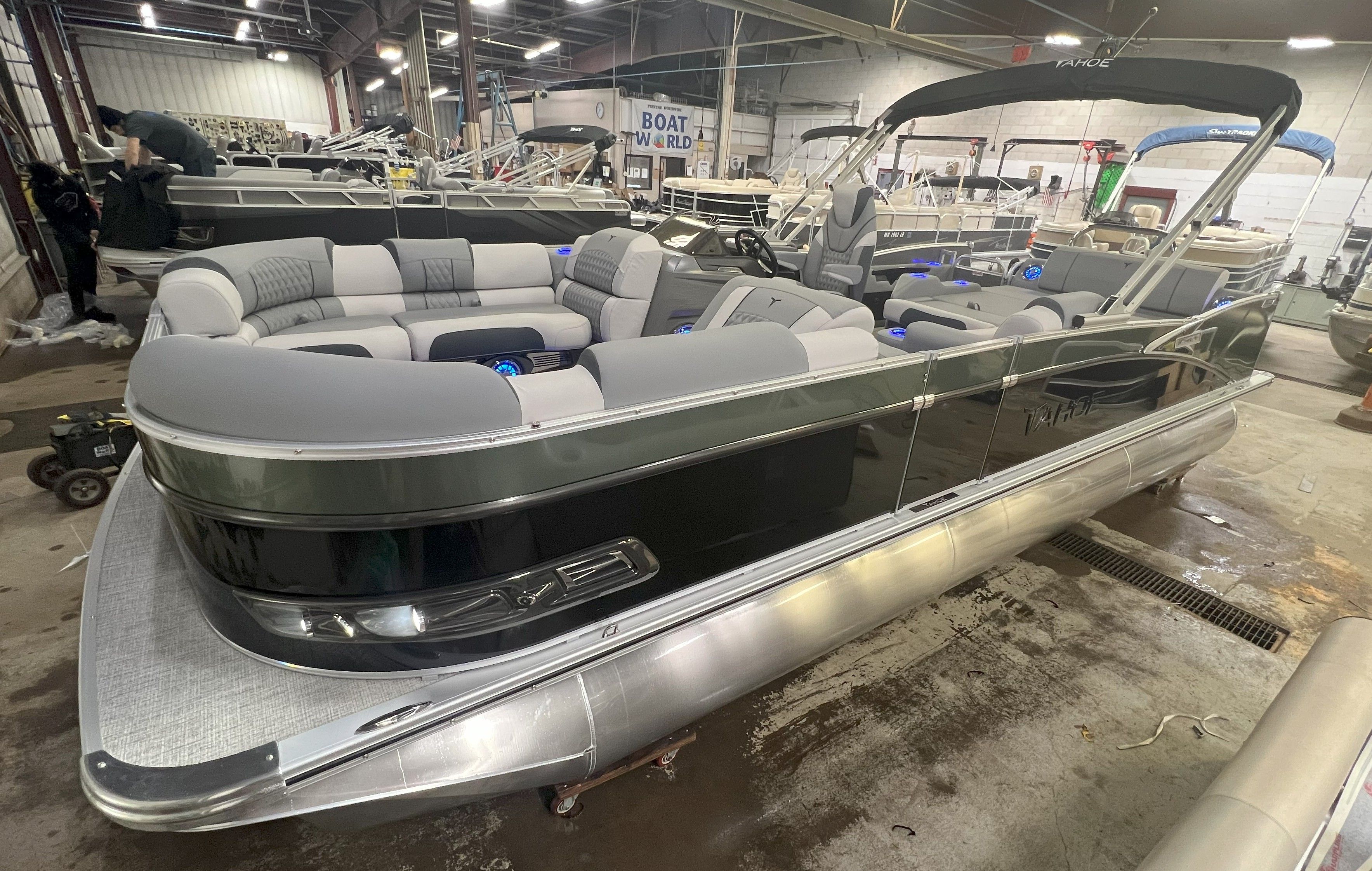 2025 Tahoe Cascade 2385 Swingback (VRL) & Honda 4-Stroke EFI