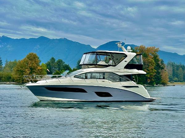 Sea Ray Fly 460 2018 Sea Ray Fly 460 yacht cruising on a scenic lake with mountains in the background.