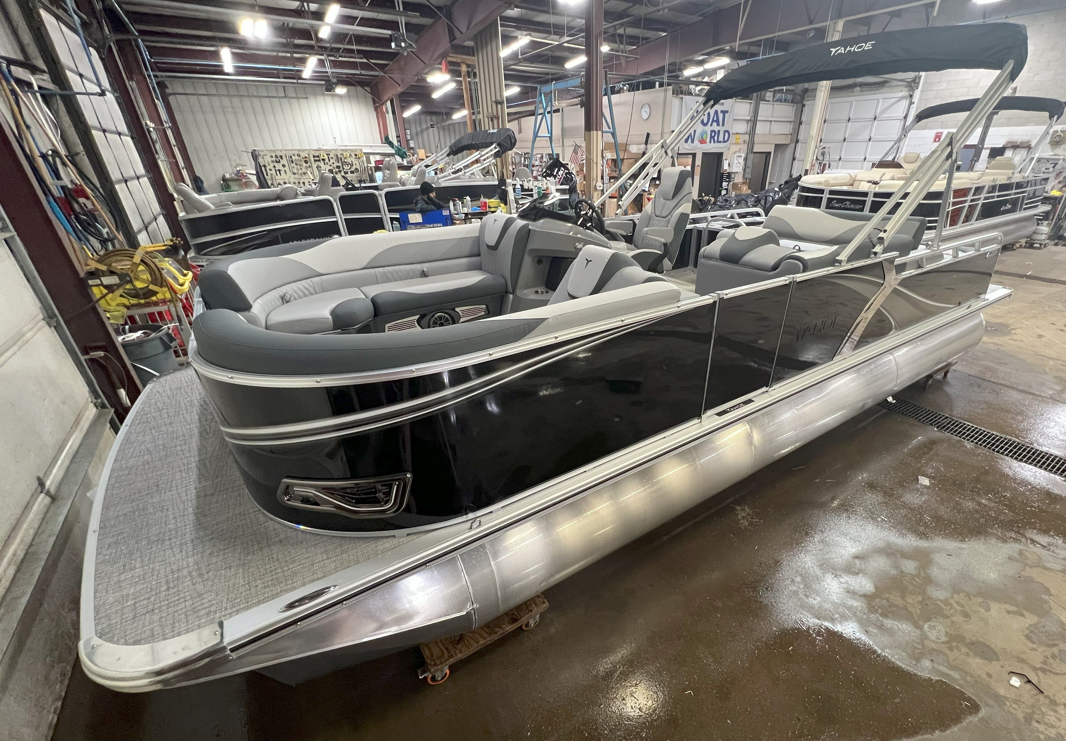 2025 Tahoe LTZ 2385 Swingback (VRB) & Honda 4-Stroke EFI