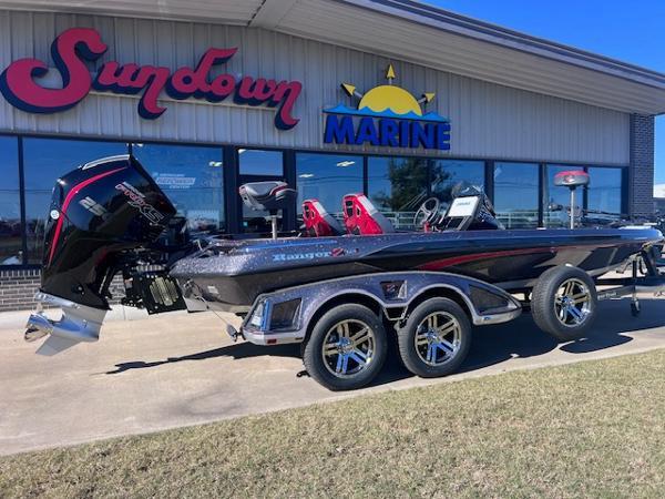 Ranger Z521R Cup-Equipped 2025 Ranger Z521R Cup-Equipped boat displayed at Sundown Marine dealership.