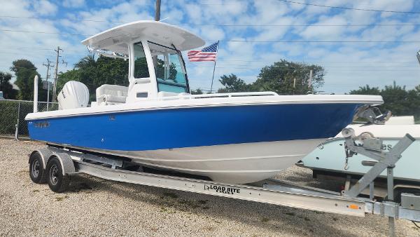 2025 Everglades 253 Center Console