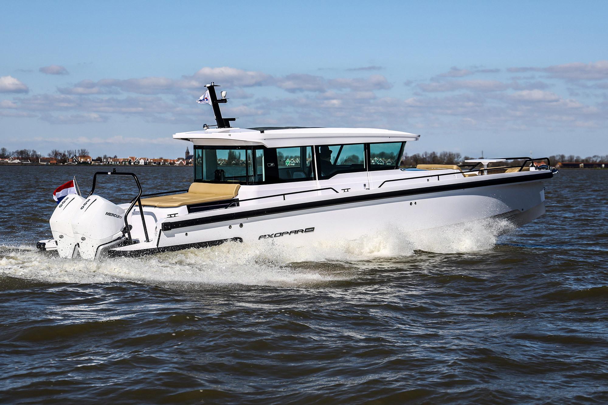 2025 Axopar 37 XC CROSS CABIN