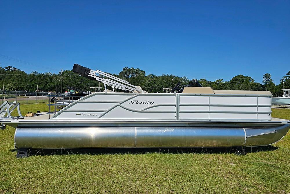 2026 Bentley Pontoons 243 Legacy Swingback (Sport3)