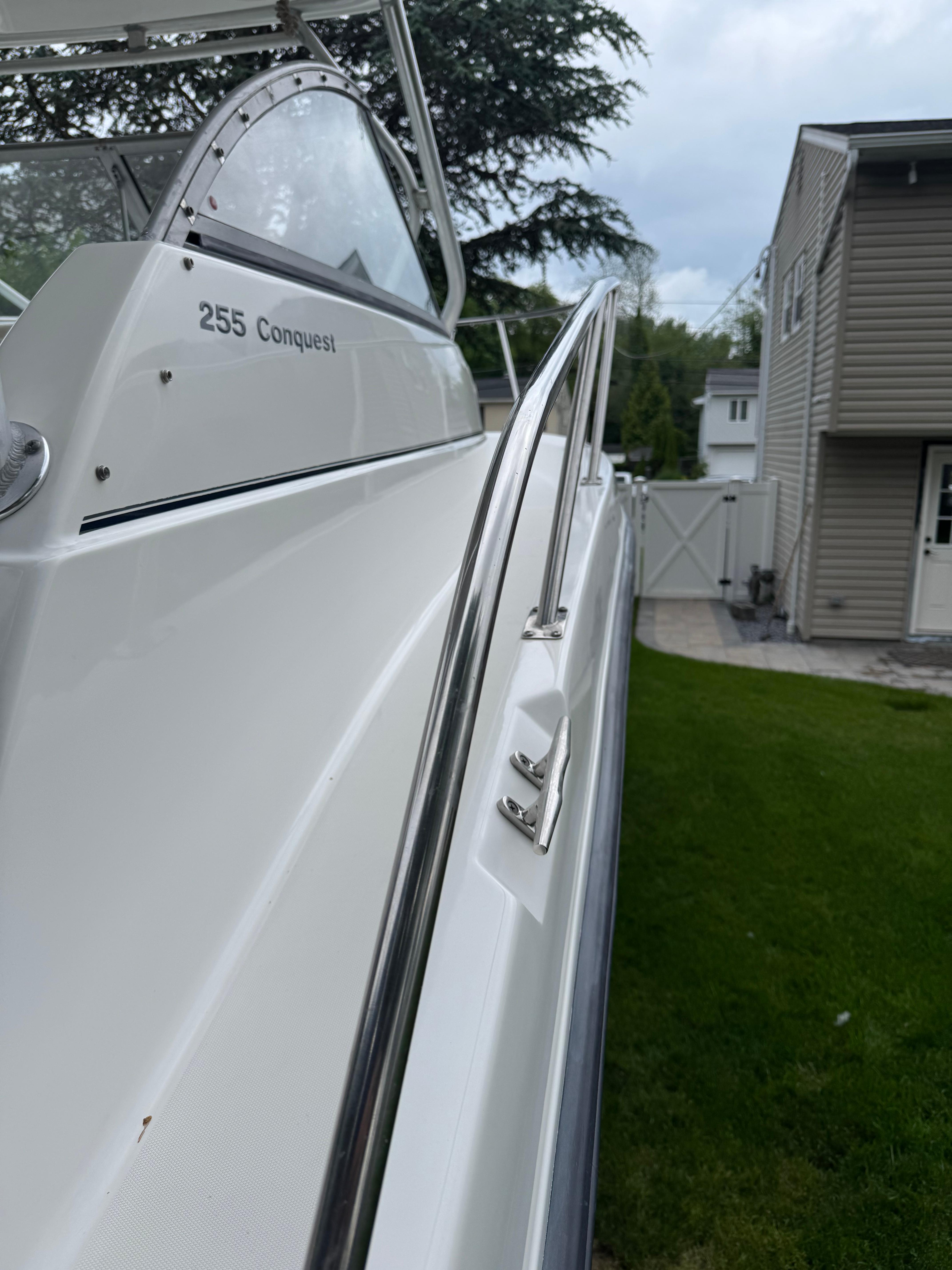 2004 Boston Whaler 255 Conquest