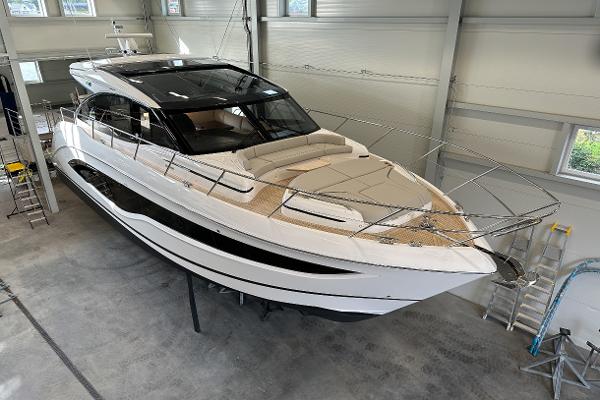 2023 Princess V55