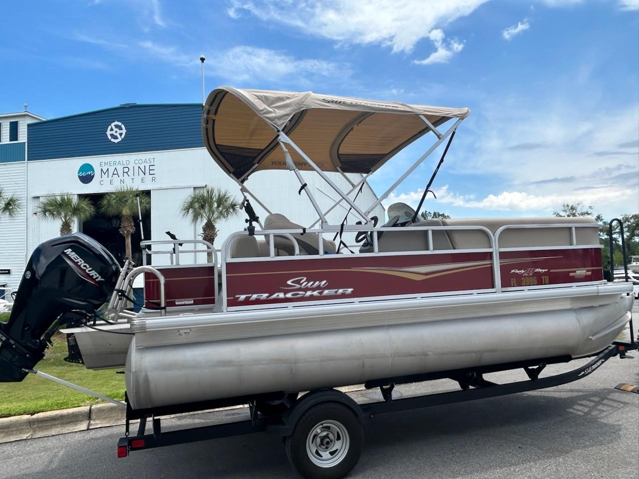 2023 Sun Tracker Party Barge 18 DLX