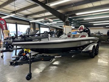 2025 Triton 20XP Patriot