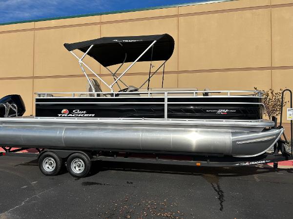 Sun Tracker Sportfish 24 XP3 2024 Sun Tracker Sportfish 24 XP3 pontoon boat on trailer.