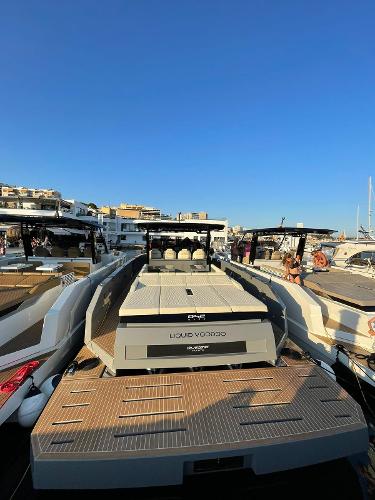 2021 De Antonio Yachts D42
