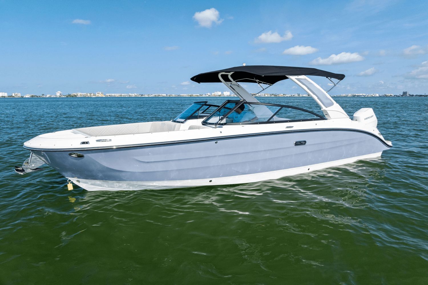 2025 Sea Ray SDX 270 Outboard