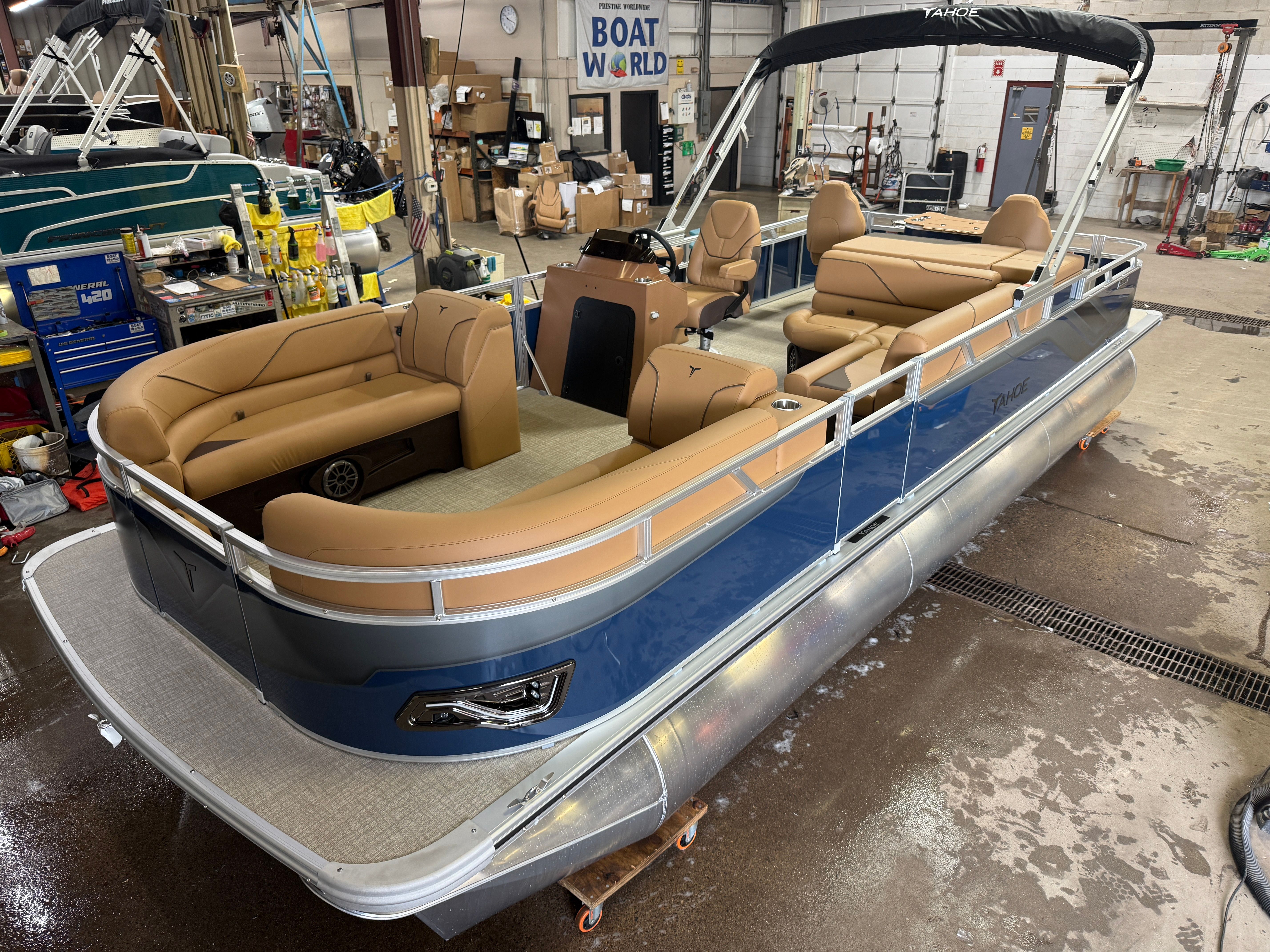 2026 Tahoe Sport 2385 Rear Fish & Honda 4-Stroke EFI