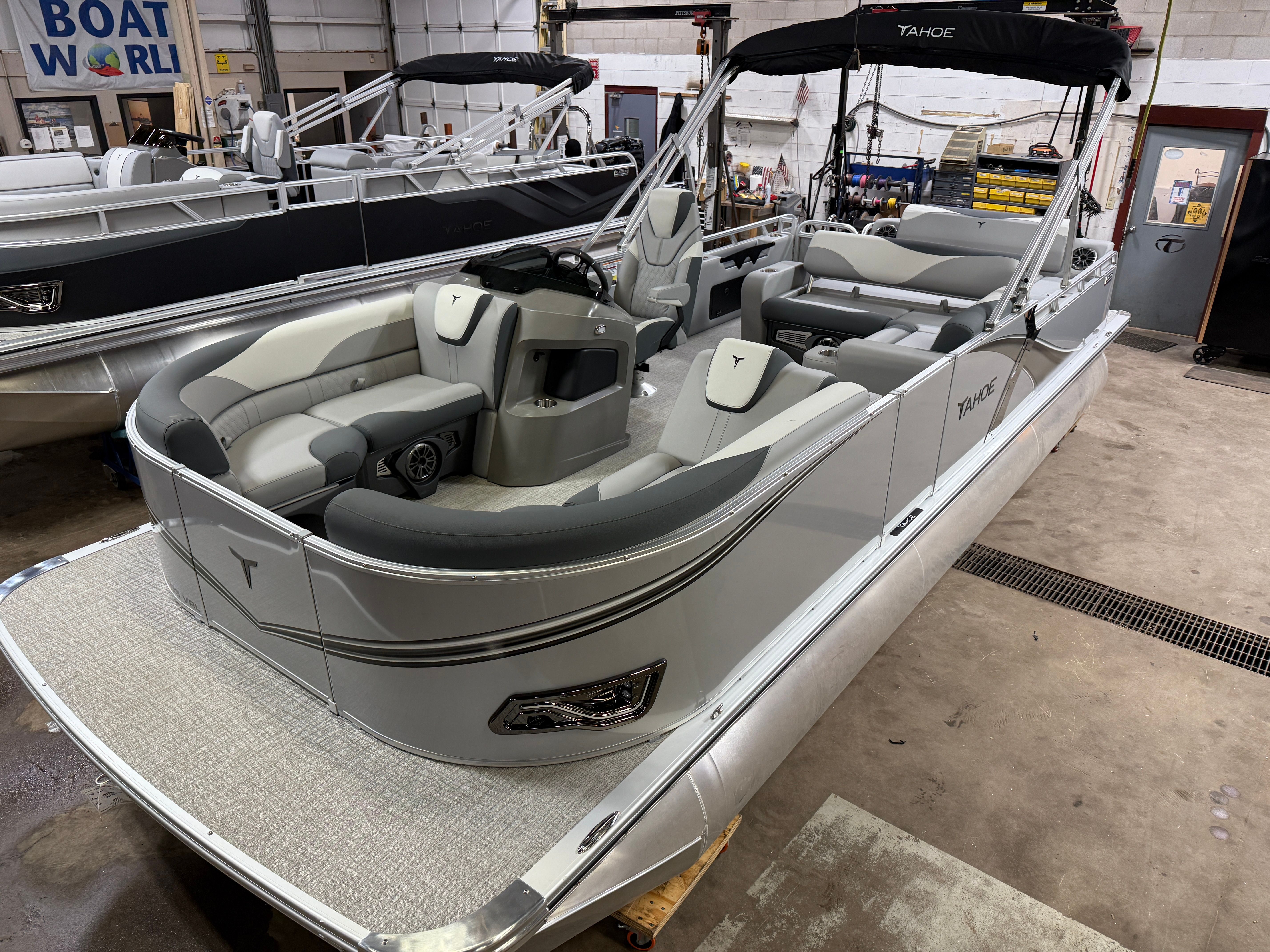 2025 Tahoe LTZ 2385 Swingback (VRL) Pontoon & Honda 4-Stroke EFI