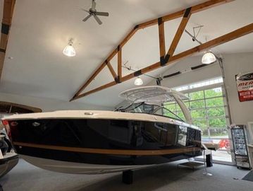 2025 Four Winns H9