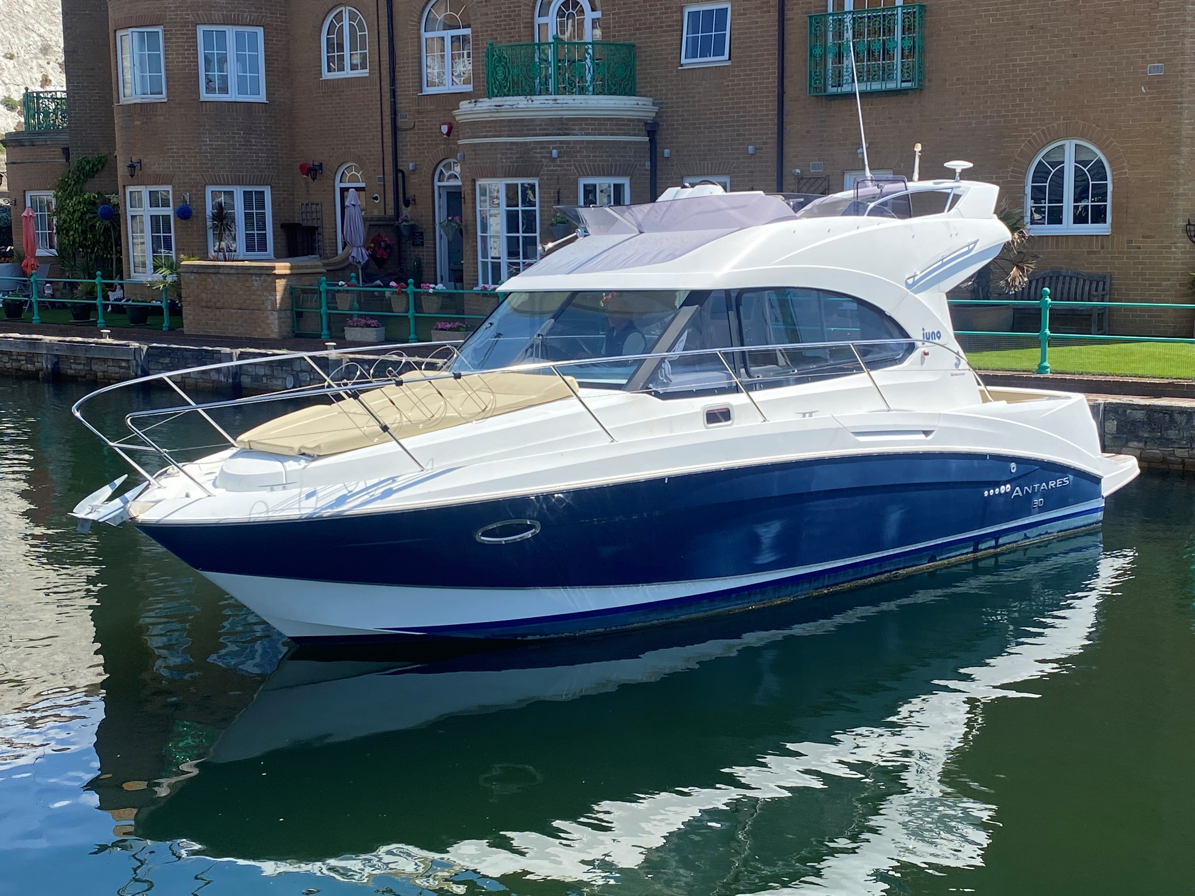 2011 Beneteau Antares 30