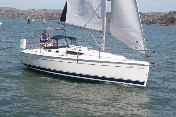 Hunter 31 Under sail