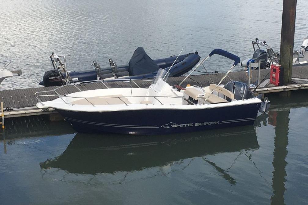 2016 White Shark 226