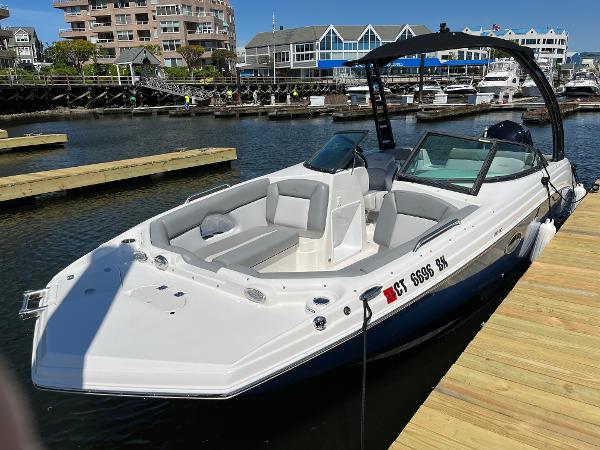 2021 NauticStar 243DC Sport Deck