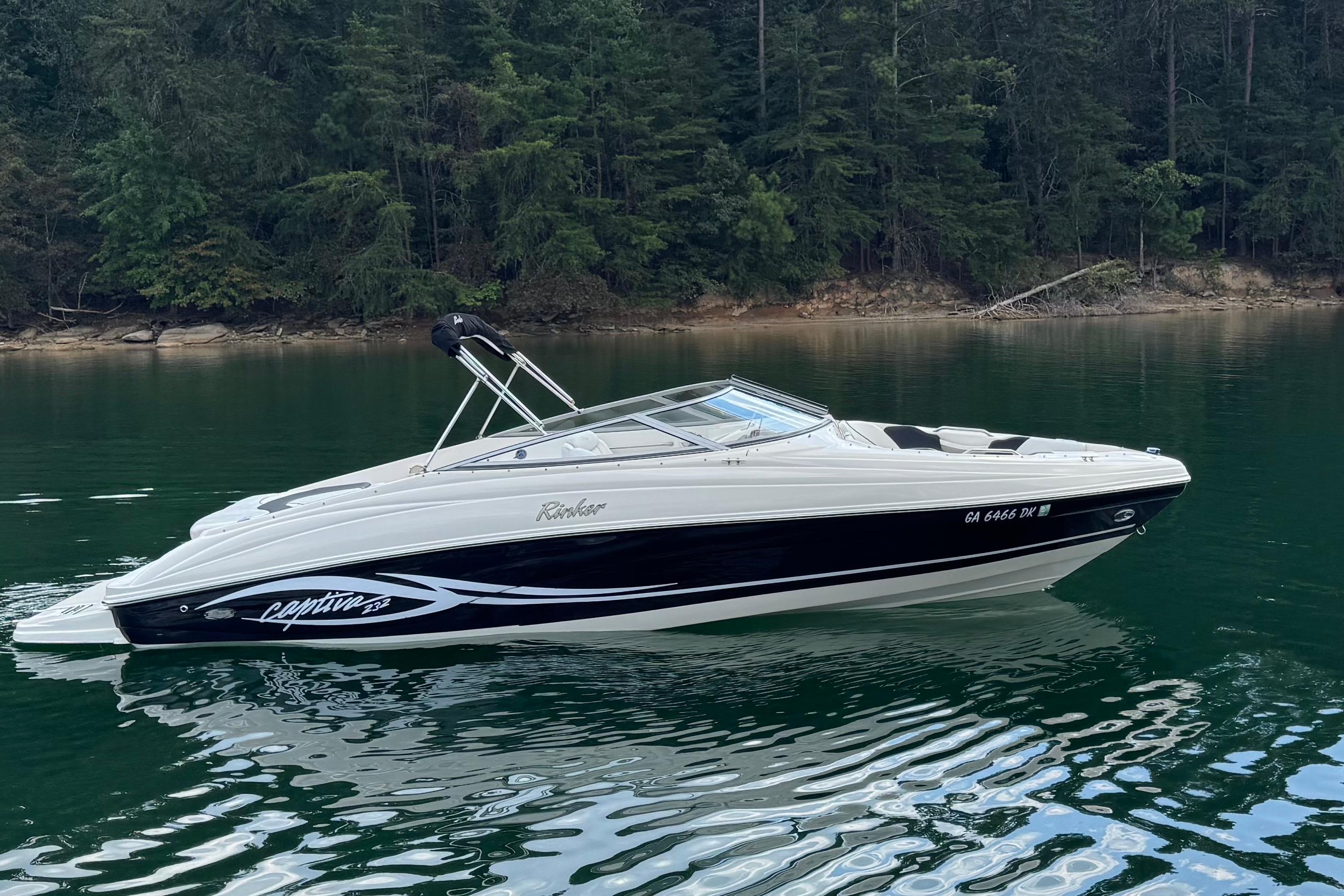 2005 Rinker 232 Captiva Bowrider