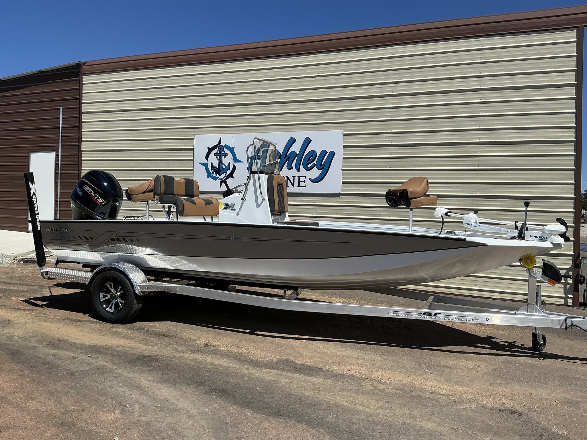 2026 Xpress Hyper-Lift Bay Series H20 Bay