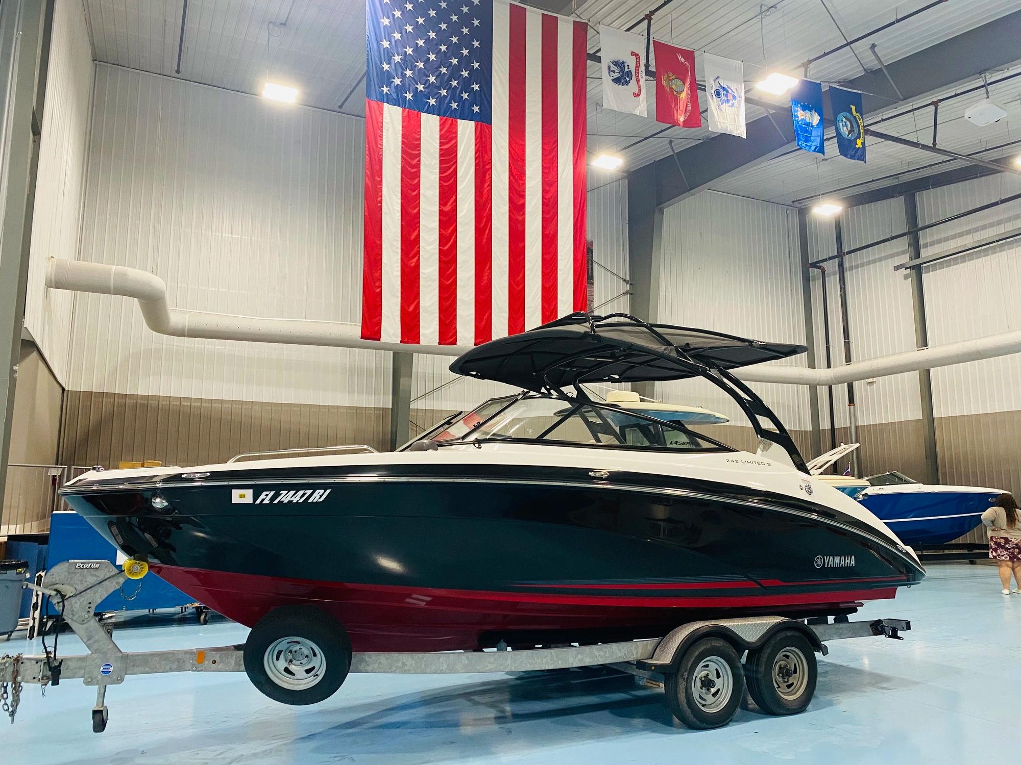 Yamaha Boats 242 LTD S 2017-YAMAHA-242-LTD-S