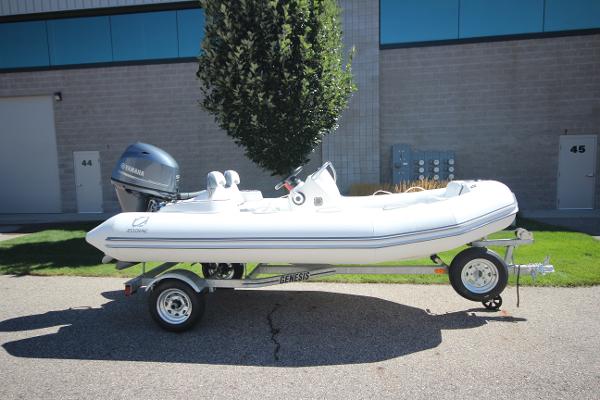 2025 Zodiac Yachtline 400 DL NEO 50hp In Stock