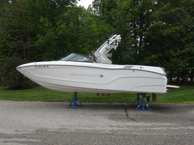 2022 MasterCraft XT23