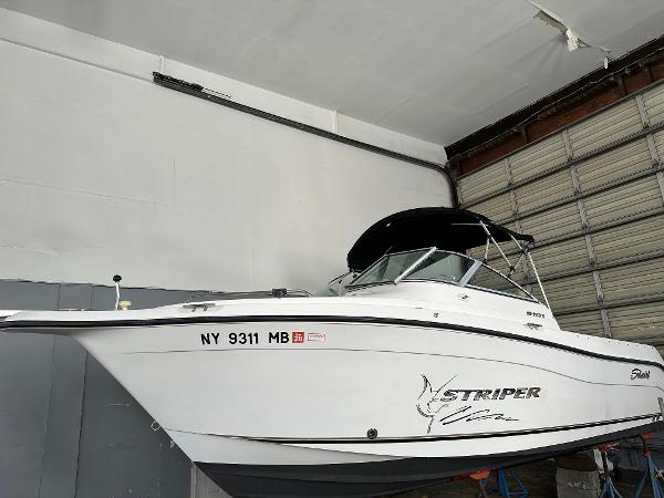 2004 Seaswirl Striper 2101 Dual Console OB