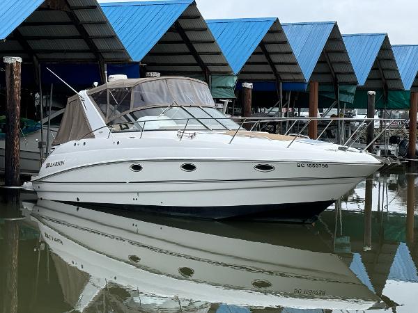 2003 Larson Cabrio 330 Mid Cabin