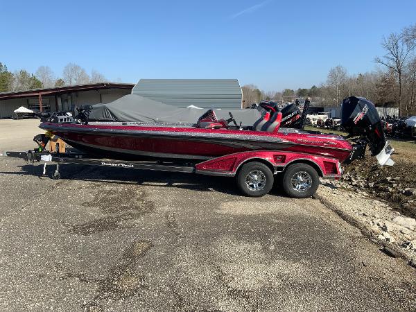 Ranger Z521R 2025 Ranger Z521R boat on trailer, covered, parked outdoors on sunny day.