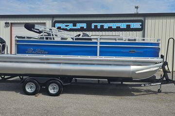 2026 Sun Tracker Fishin' Barge 20 DLX
