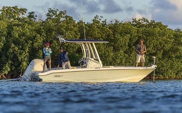 2025 Boston Whaler 220 Dauntless