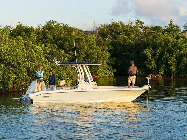 2025 Boston Whaler 220 Dauntless