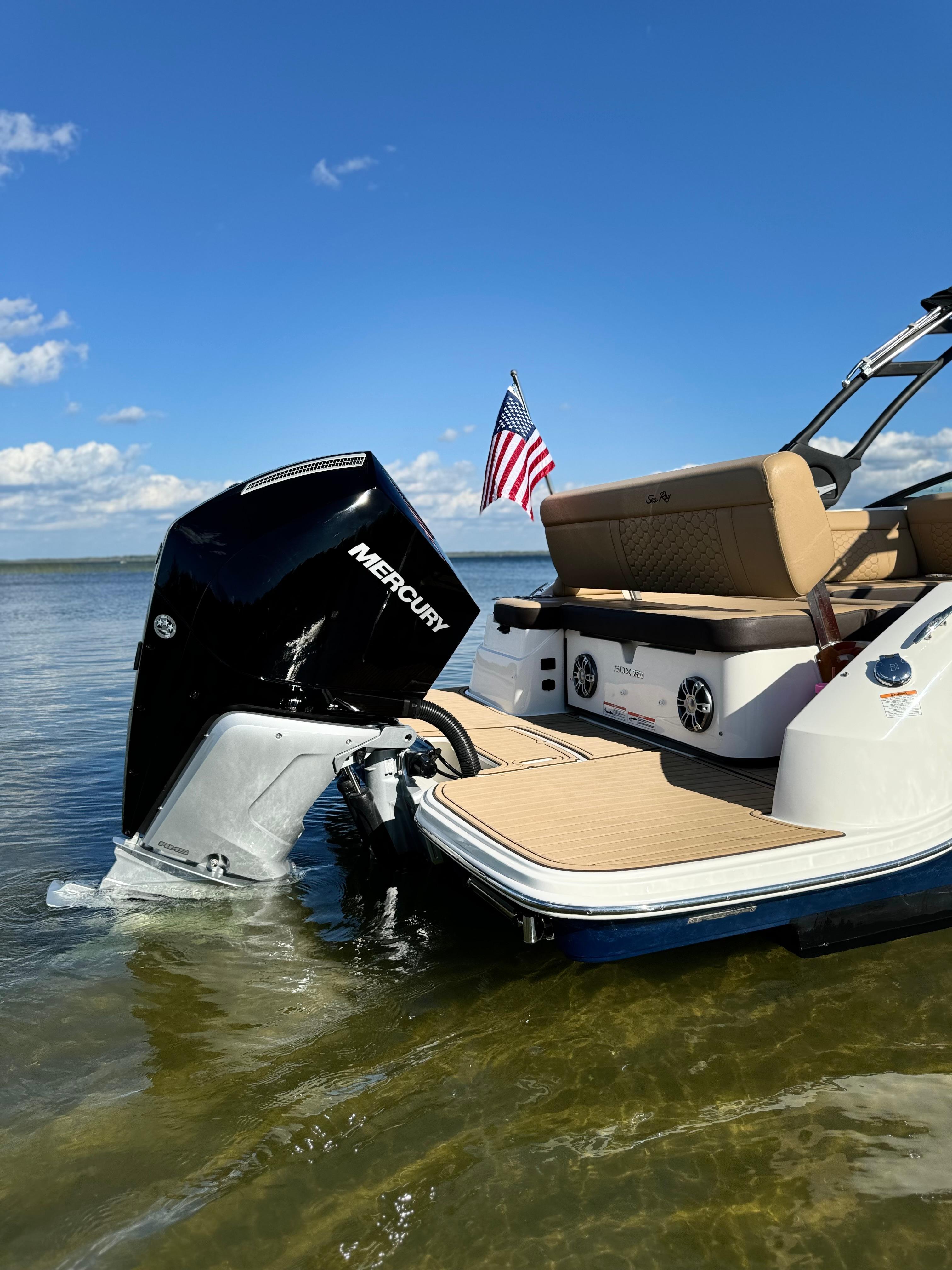 2024 Sea Ray SDX 250 Outboard