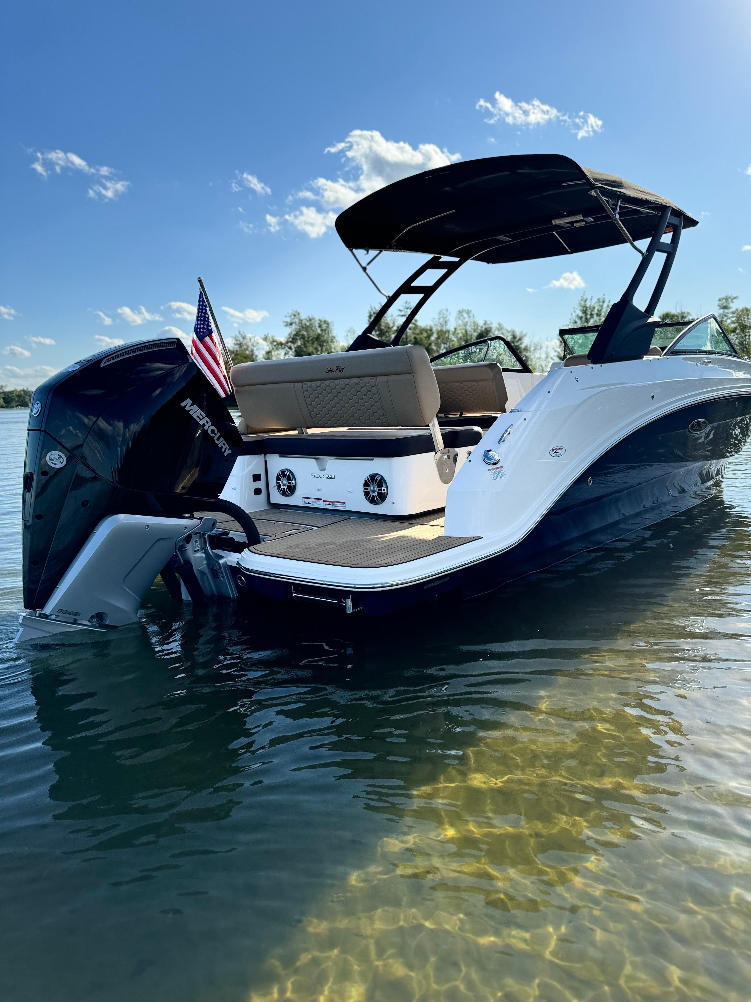 2024 Sea Ray SDX 250 Outboard