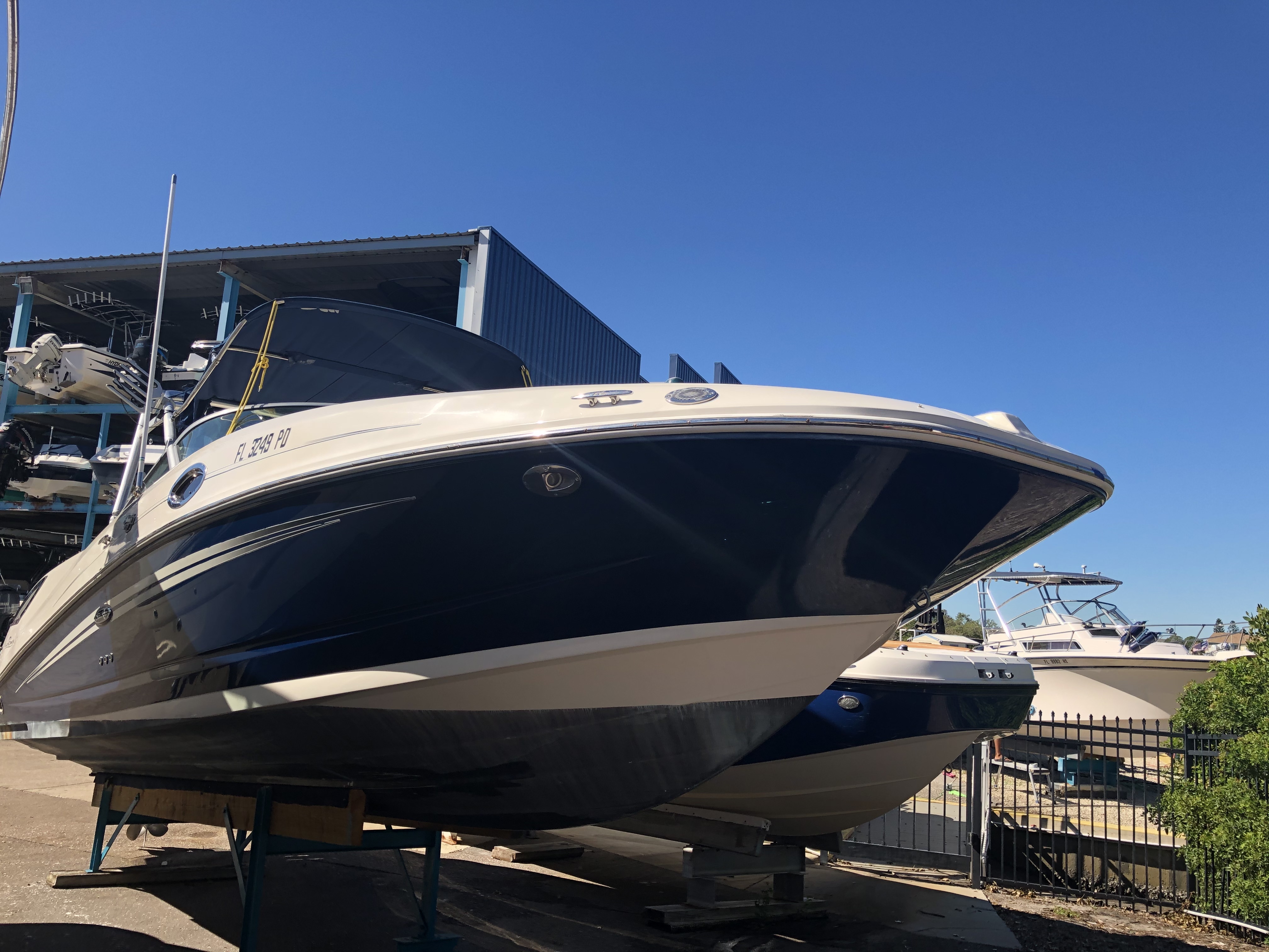 Sea Ray 290 Sundeck Starboard profile