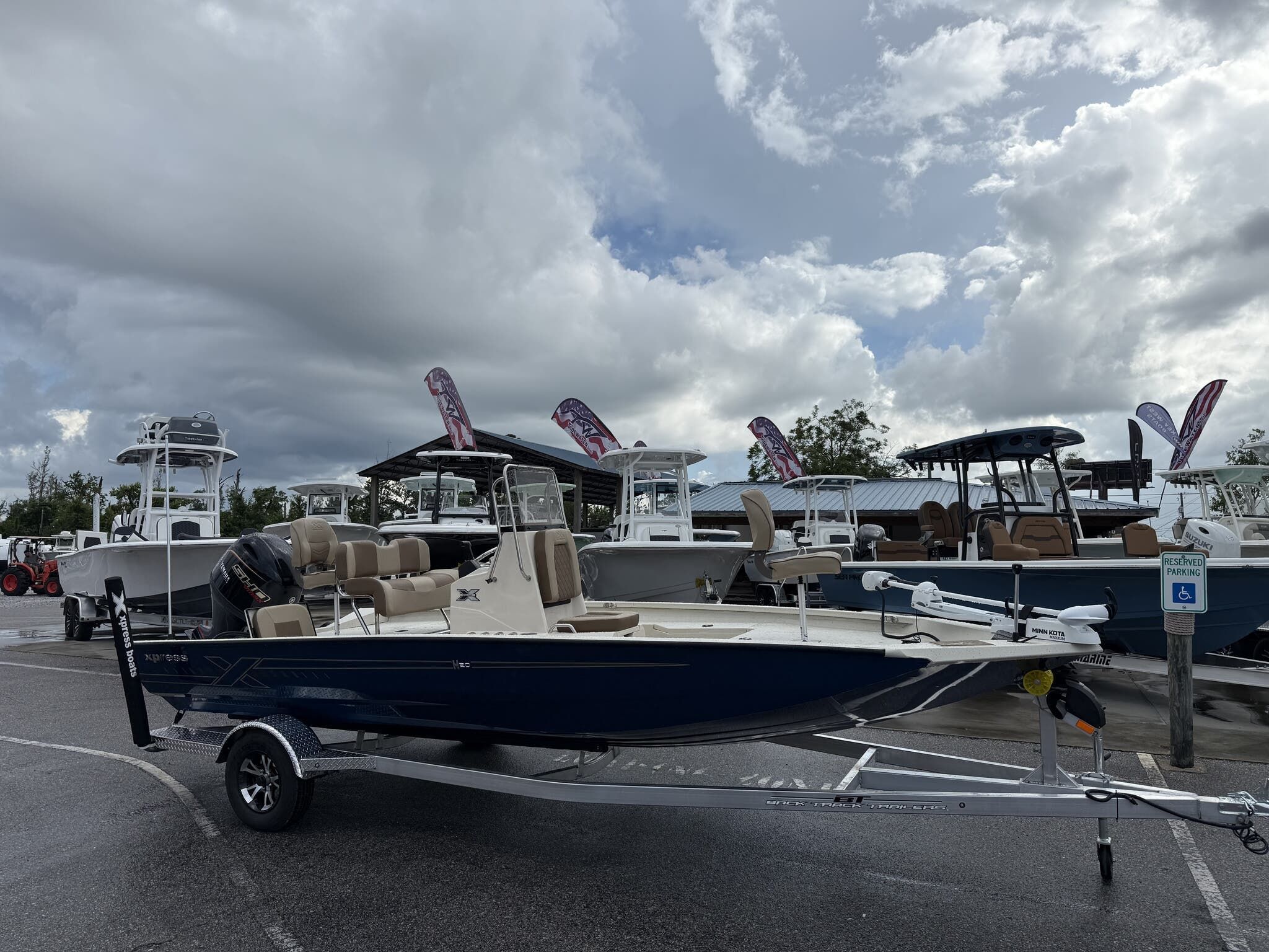 2026 Xpress Hyper-Lift Bay Series H20 Bay